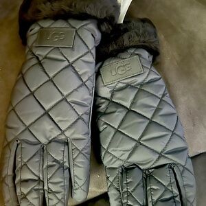 NEW with tags UGG black gloves